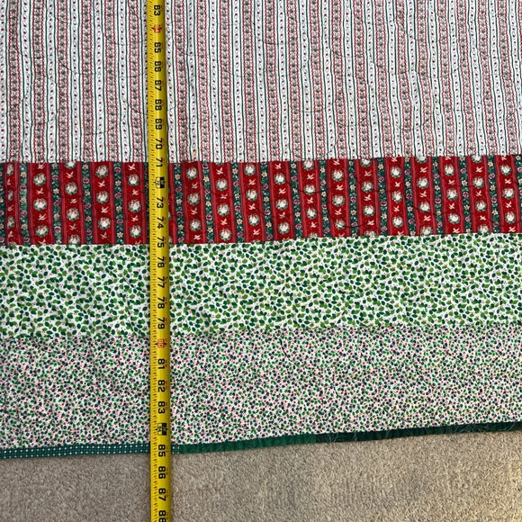 Handmade‎ Quilted Throw Blanket Winter Cabin Scene Green Red Christmas Theme